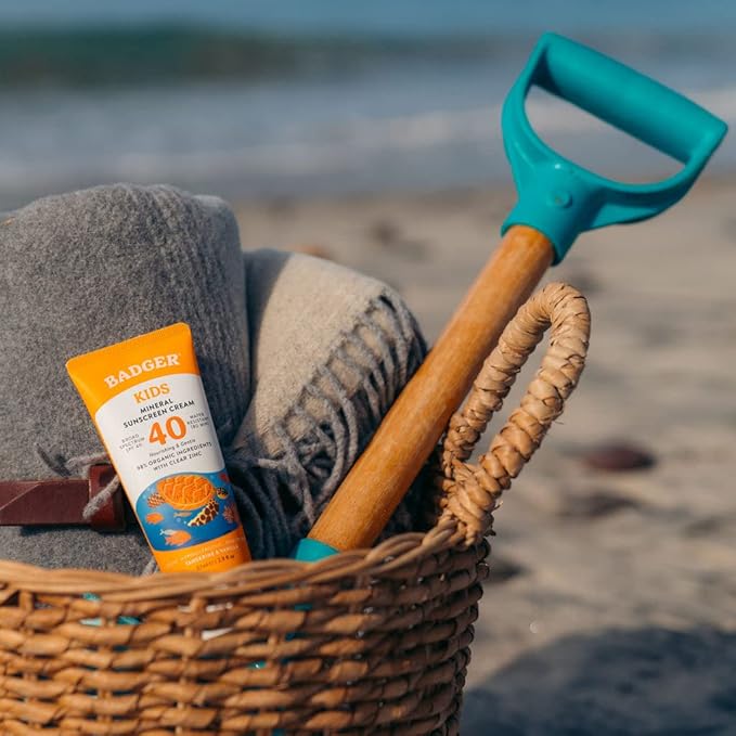 Badger Kids Mineral Sunscreen Cream SPF 40, 98% Organic Ingredients, Zinc Oxide Sunscreen for Kids Face & Body, Water Resistant, Reef Friendly, Hawaii Approved Broad Spectrum Sunblock, 2.9 fl oz