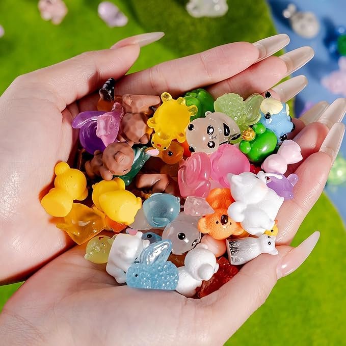 140 Pack Mini Animals Tiny Duck，Cow，Bee Figurines Bulk for Miniature Dollhouse Decor Accessories Garden Aquarium Potted Ornament Party DIY Charms Office Classroom Activity to Hide
