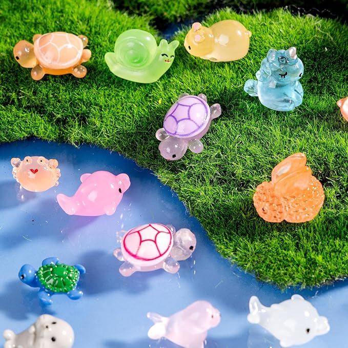 140 Pack Mini Animals Tiny Duck，Cow，Bee Figurines Bulk for Miniature Dollhouse Decor Accessories Garden Aquarium Potted Ornament Party DIY Charms Office Classroom Activity to Hide