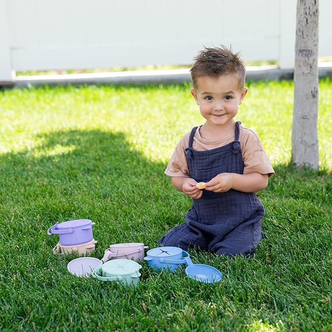 Silicone No Spill Snack Cups for Toddlers – Portable Baby Snack Cup Containers with Dustproof Lid – Dishwasher-Friendly Toddler Spill Proof Cups Without BPA, Lead, or Phthalates – Beige and Green